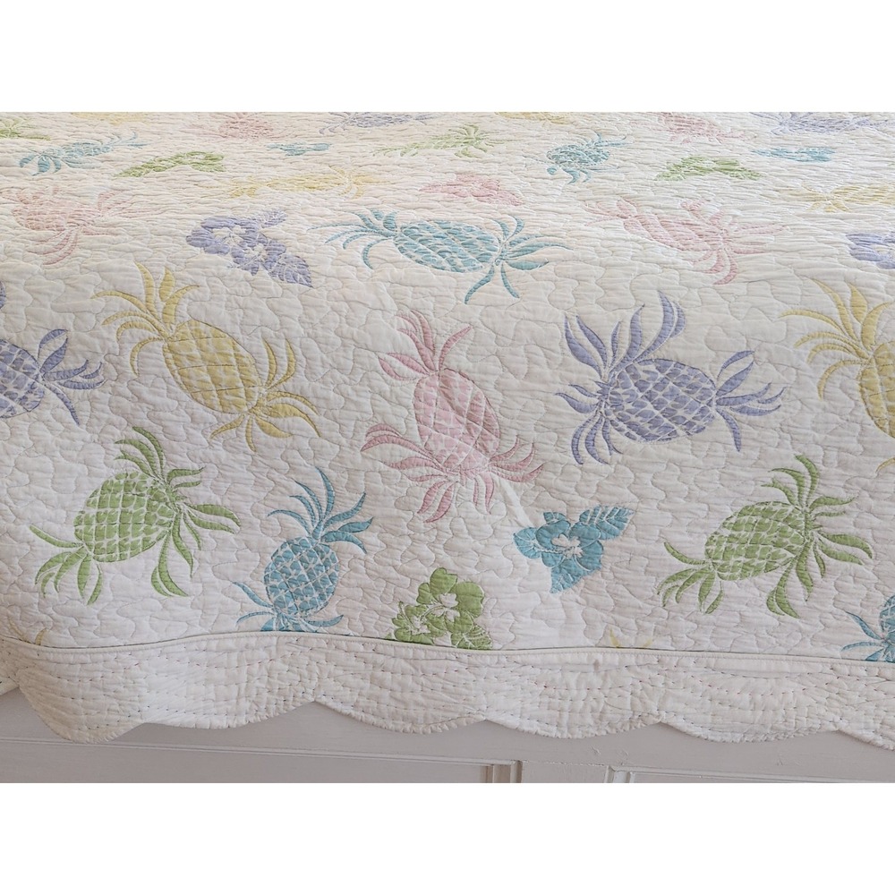 Lilly Pulitzer Quilt Comforter Bedspread Pastel Pineapples + 2 Shams KING - Picture 3 of 11